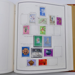 Collection timbres de Belgique, Pays Bas, Luxembourg en un album.