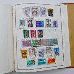 Collection timbres de Belgique, Pays Bas, Luxembourg en un album.