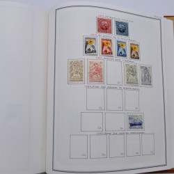Collection timbres de Belgique, Pays Bas, Luxembourg en un album.
