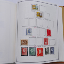 Collection timbres de Belgique, Pays Bas, Luxembourg en un album.