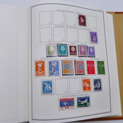 Collection timbres de Belgique, Pays Bas, Luxembourg en un album.