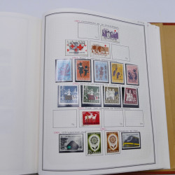 Collection timbres de Belgique, Pays Bas, Luxembourg en un album.