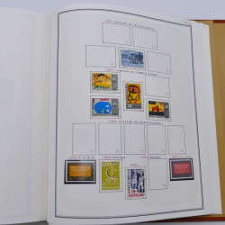 Collection timbres de Belgique, Pays Bas, Luxembourg en un album.