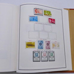 Collection timbres de Belgique, Pays Bas, Luxembourg en un album.
