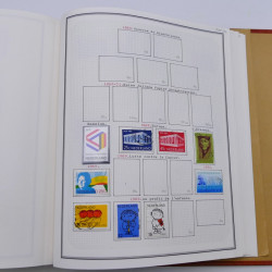 Collection timbres de Belgique, Pays Bas, Luxembourg en un album.