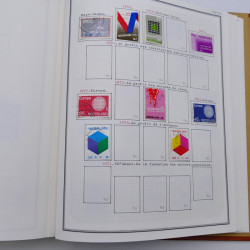 Collection timbres de Belgique, Pays Bas, Luxembourg en un album.