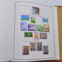 Collection timbres de Belgique, Pays Bas, Luxembourg en un album.