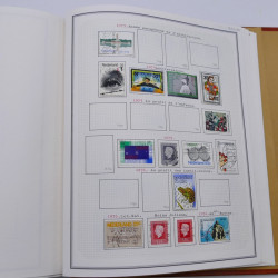Collection timbres de Belgique, Pays Bas, Luxembourg en un album.