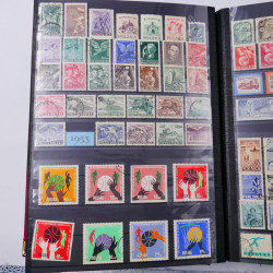 Lot de timbres de Pologne 1915-2003 neufs et oblitérés en un album.