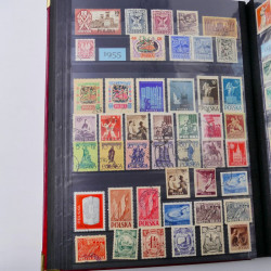 Lot de timbres de Pologne 1915-2003 neufs et oblitérés en un album.