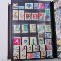 Lot de timbres de Pologne 1915-2003 neufs et oblitérés en un album.