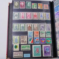 Lot de timbres de Pologne 1915-2003 neufs et oblitérés en un album.