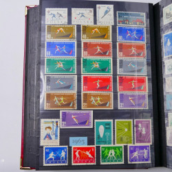 Lot de timbres de Pologne 1915-2003 neufs et oblitérés en un album.