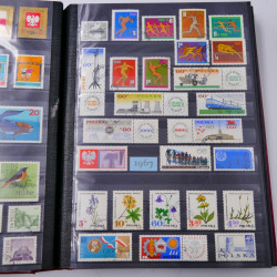 Lot de timbres de Pologne 1915-2003 neufs et oblitérés en un album.