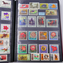 Lot de timbres de Pologne 1915-2003 neufs et oblitérés en un album.