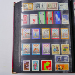 Lot de timbres de Pologne 1915-2003 neufs et oblitérés en un album.