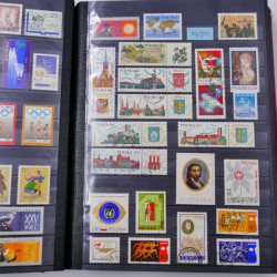 Lot de timbres de Pologne 1915-2003 neufs et oblitérés en un album.