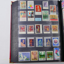 Lot de timbres de Pologne 1915-2003 neufs et oblitérés en un album.