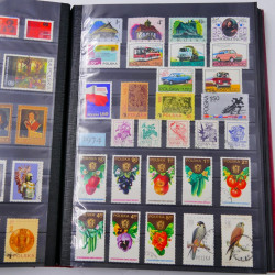 Lot de timbres de Pologne 1915-2003 neufs et oblitérés en un album.