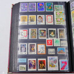 Lot de timbres de Pologne 1915-2003 neufs et oblitérés en un album.