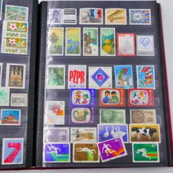 Lot de timbres de Pologne 1915-2003 neufs et oblitérés en un album.