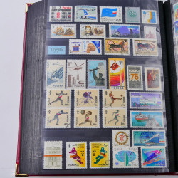 Lot de timbres de Pologne 1915-2003 neufs et oblitérés en un album.