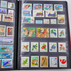 Lot de timbres de Pologne 1915-2003 neufs et oblitérés en un album.