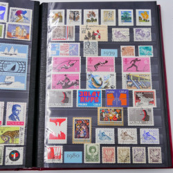 Lot de timbres de Pologne 1915-2003 neufs et oblitérés en un album.