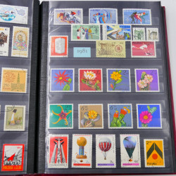 Lot de timbres de Pologne 1915-2003 neufs et oblitérés en un album.