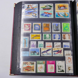 Lot de timbres de Pologne 1915-2003 neufs et oblitérés en un album.
