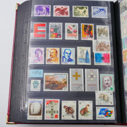 Lot de timbres de Pologne 1915-2003 neufs et oblitérés en un album.