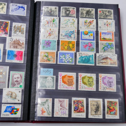 Lot de timbres de Pologne 1915-2003 neufs et oblitérés en un album.