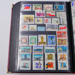 Lot de timbres de Pologne 1915-2003 neufs et oblitérés en un album.