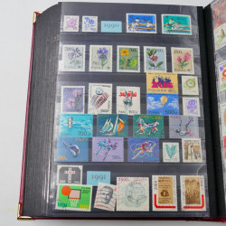 Lot de timbres de Pologne 1915-2003 neufs et oblitérés en un album.