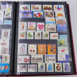 Lot de timbres de Pologne 1915-2003 neufs et oblitérés en un album.
