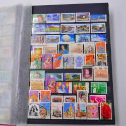 Lot de timbres d'Australie neufs et oblitérés en un album.