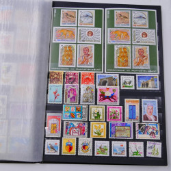 Lot de timbres de Tunisie neufs et oblitérés en un album.