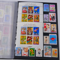 Lot de timbres de Tunisie neufs et oblitérés en un album.