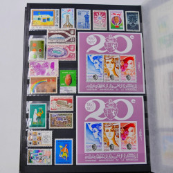 Lot de timbres de Tunisie neufs et oblitérés en un album.