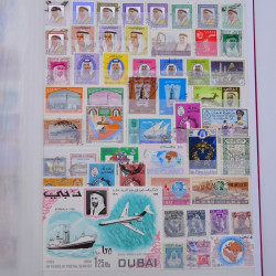 Lot de timbres d'Arabie neufs et oblitérés en un album.