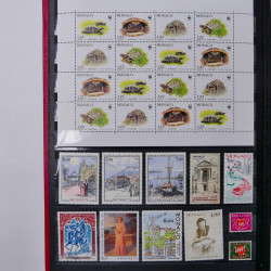 Lot de timbres de Monaco - Finlande neufs et oblitérés en un album.