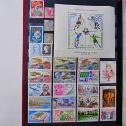 Lot de timbres de Monaco - Finlande neufs et oblitérés en un album.