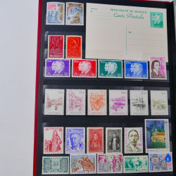 Lot de timbres de Monaco - Finlande neufs et oblitérés en un album.