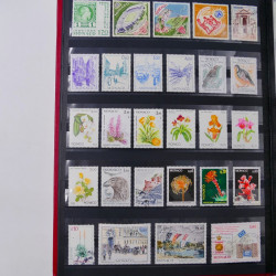Lot de timbres de Monaco - Finlande neufs et oblitérés en un album.