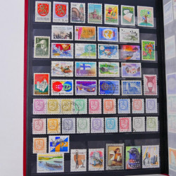 Lot de timbres de Monaco - Finlande neufs et oblitérés en un album.