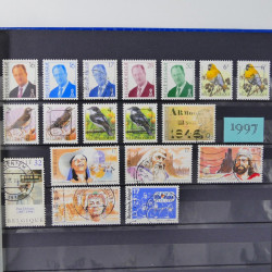 Lot de timbres de Belgique neufs et oblitérés en un album.