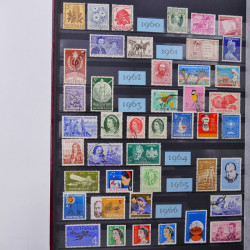 Lot de timbres d'Australie 1912-2003 neufs et oblitérés en un album.
