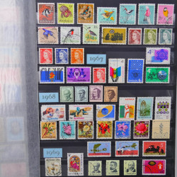 Lot de timbres d'Australie 1912-2003 neufs et oblitérés en un album.