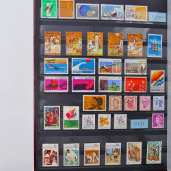 Lot de timbres d'Australie 1912-2003 neufs et oblitérés en un album.