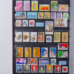 Lot de timbres d'Australie 1912-2003 neufs et oblitérés en un album.